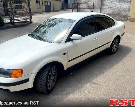 Белый Фольксваген Пассат, объемом двигателя 1.6 л и пробегом 304 тыс. км за 3499 $, фото 2 на Automoto.ua