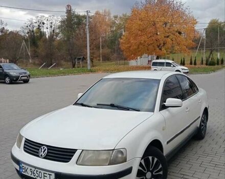 Белый Фольксваген Пассат, объемом двигателя 1.8 л и пробегом 323 тыс. км за 2799 $, фото 9 на Automoto.ua