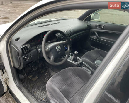 Белый Фольксваген Пассат, объемом двигателя 1.6 л и пробегом 306 тыс. км за 3200 $, фото 9 на Automoto.ua