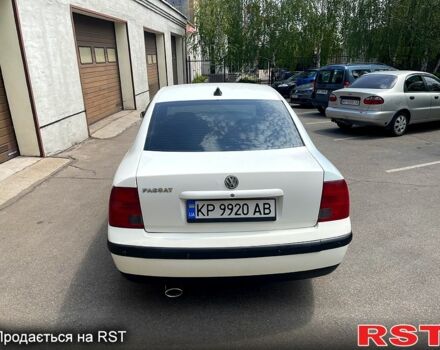 Белый Фольксваген Пассат, объемом двигателя 1.6 л и пробегом 304 тыс. км за 3499 $, фото 4 на Automoto.ua
