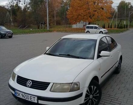 Белый Фольксваген Пассат, объемом двигателя 1.8 л и пробегом 323 тыс. км за 2799 $, фото 3 на Automoto.ua