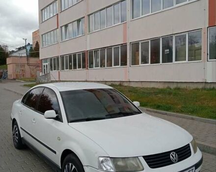 Белый Фольксваген Пассат, объемом двигателя 1.8 л и пробегом 323 тыс. км за 2799 $, фото 2 на Automoto.ua
