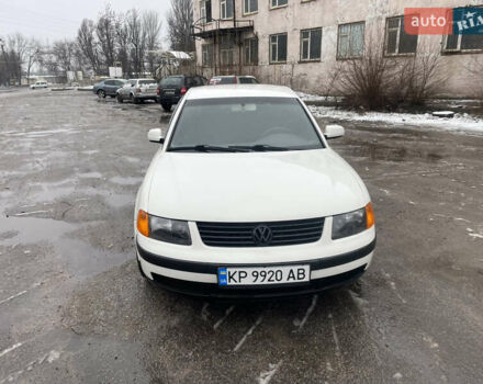 Белый Фольксваген Пассат, объемом двигателя 1.6 л и пробегом 306 тыс. км за 3200 $, фото 1 на Automoto.ua