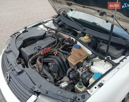 Белый Фольксваген Пассат, объемом двигателя 1.8 л и пробегом 323 тыс. км за 2799 $, фото 14 на Automoto.ua