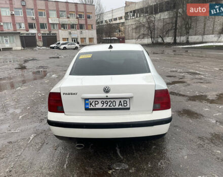 Белый Фольксваген Пассат, объемом двигателя 1.6 л и пробегом 306 тыс. км за 3200 $, фото 5 на Automoto.ua