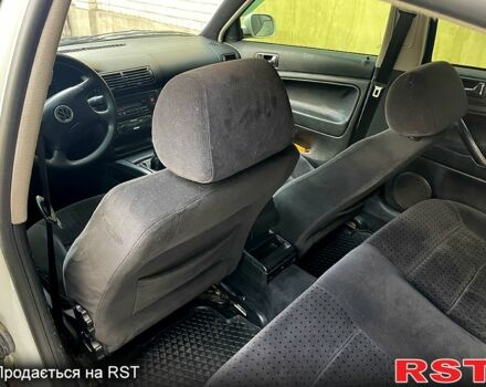 Белый Фольксваген Пассат, объемом двигателя 1.6 л и пробегом 304 тыс. км за 3499 $, фото 6 на Automoto.ua