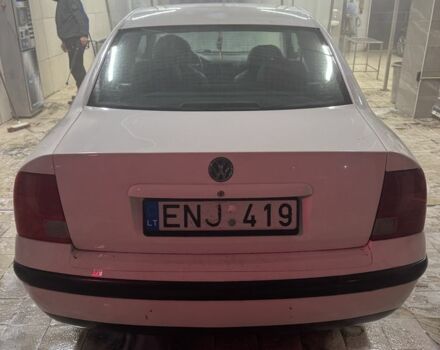 Белый Фольксваген Пассат, объемом двигателя 1.8 л и пробегом 318 тыс. км за 1650 $, фото 3 на Automoto.ua