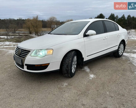Белый Фольксваген Пассат, объемом двигателя 1.8 л и пробегом 192 тыс. км за 7700 $, фото 3 на Automoto.ua