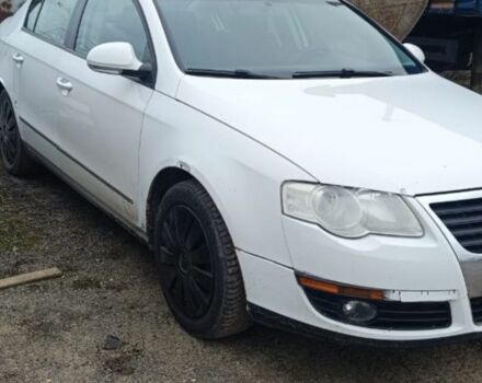 Белый Фольксваген Пассат, объемом двигателя 2 л и пробегом 290 тыс. км за 1680 $, фото 1 на Automoto.ua