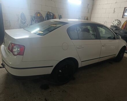 Белый Фольксваген Пассат, объемом двигателя 2 л и пробегом 290 тыс. км за 1680 $, фото 2 на Automoto.ua