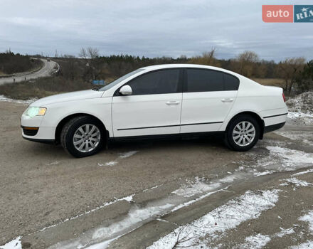 Белый Фольксваген Пассат, объемом двигателя 1.8 л и пробегом 192 тыс. км за 7700 $, фото 2 на Automoto.ua