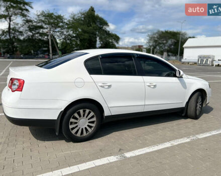 Білий Фольксваген Пассат, об'ємом двигуна 1.78 л та пробігом 245 тис. км за 7500 $, фото 3 на Automoto.ua