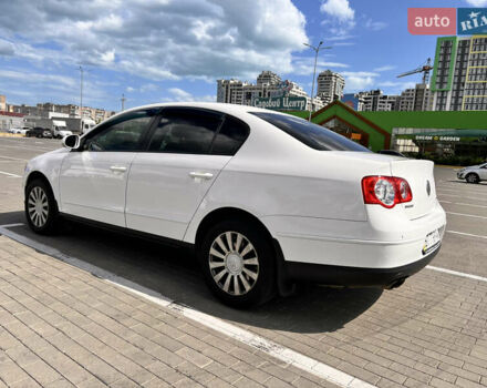Білий Фольксваген Пассат, об'ємом двигуна 1.78 л та пробігом 245 тис. км за 7500 $, фото 10 на Automoto.ua