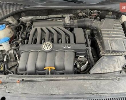 Белый Фольксваген Пассат, объемом двигателя 3.6 л и пробегом 218 тыс. км за 8800 $, фото 24 на Automoto.ua