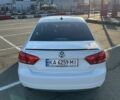 Білий Фольксваген Пассат, об'ємом двигуна 2.5 л та пробігом 240 тис. км за 8500 $, фото 4 на Automoto.ua