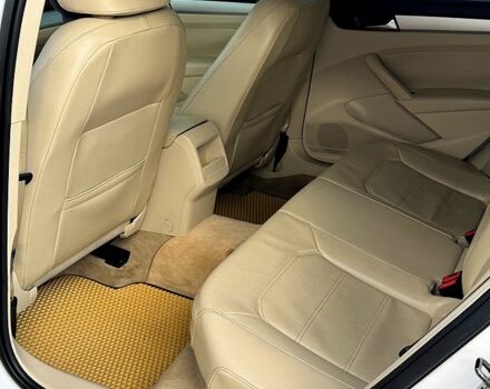 Білий Фольксваген Пассат, об'ємом двигуна 2.5 л та пробігом 270 тис. км за 11000 $, фото 6 на Automoto.ua