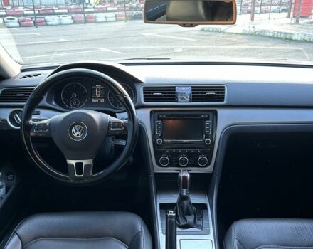Білий Фольксваген Пассат, об'ємом двигуна 2.5 л та пробігом 240 тис. км за 8500 $, фото 7 на Automoto.ua
