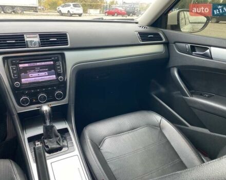 Белый Фольксваген Пассат, объемом двигателя 2.5 л и пробегом 212 тыс. км за 10300 $, фото 17 на Automoto.ua