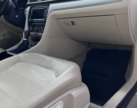 Белый Фольксваген Пассат, объемом двигателя 2 л и пробегом 190 тыс. км за 12000 $, фото 6 на Automoto.ua