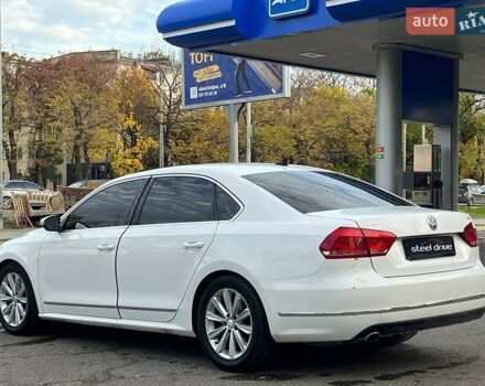 Білий Фольксваген Пассат, об'ємом двигуна 2.48 л та пробігом 300 тис. км за 8599 $, фото 2 на Automoto.ua