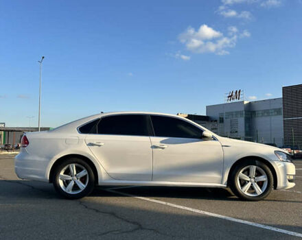 Білий Фольксваген Пассат, об'ємом двигуна 2.5 л та пробігом 240 тис. км за 8500 $, фото 5 на Automoto.ua