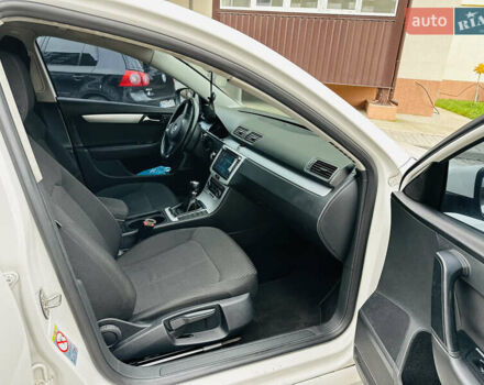 Білий Фольксваген Пассат, об'ємом двигуна 1.6 л та пробігом 285 тис. км за 10700 $, фото 6 на Automoto.ua