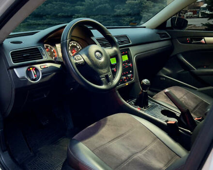 Белый Фольксваген Пассат, объемом двигателя 2.5 л и пробегом 295 тыс. км за 7999 $, фото 26 на Automoto.ua