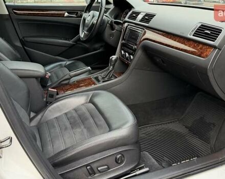 Белый Фольксваген Пассат, объемом двигателя 3.6 л и пробегом 218 тыс. км за 8800 $, фото 6 на Automoto.ua