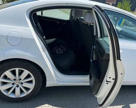 Белый Фольксваген Пассат, объемом двигателя 1.97 л и пробегом 260 тыс. км за 10000 $, фото 7 на Automoto.ua