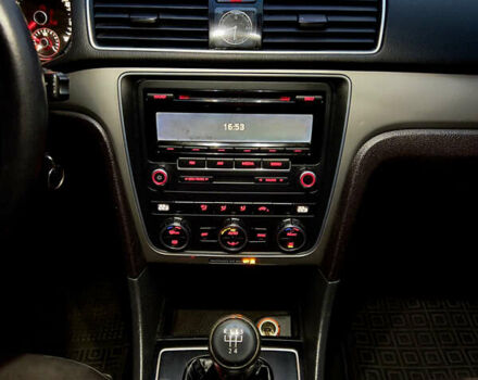 Белый Фольксваген Пассат, объемом двигателя 2.5 л и пробегом 295 тыс. км за 7999 $, фото 36 на Automoto.ua