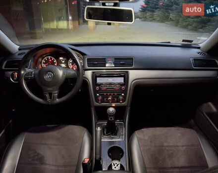 Белый Фольксваген Пассат, объемом двигателя 2.5 л и пробегом 295 тыс. км за 7999 $, фото 35 на Automoto.ua