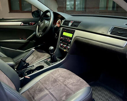 Белый Фольксваген Пассат, объемом двигателя 2.5 л и пробегом 295 тыс. км за 7999 $, фото 38 на Automoto.ua