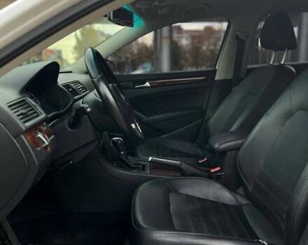 Білий Фольксваген Пассат, об'ємом двигуна 2.48 л та пробігом 300 тис. км за 8599 $, фото 6 на Automoto.ua