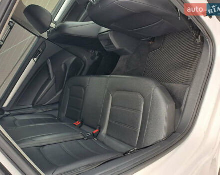 Білий Фольксваген Пассат, об'ємом двигуна 2.48 л та пробігом 285 тис. км за 9000 $, фото 5 на Automoto.ua