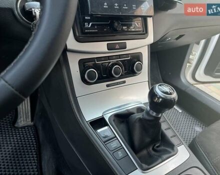 Білий Фольксваген Пассат, об'ємом двигуна 1.6 л та пробігом 280 тис. км за 9999 $, фото 9 на Automoto.ua