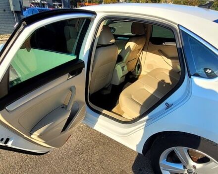 Білий Фольксваген Пассат, об'ємом двигуна 2.5 л та пробігом 233 тис. км за 10800 $, фото 8 на Automoto.ua