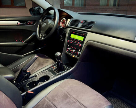 Белый Фольксваген Пассат, объемом двигателя 2.5 л и пробегом 295 тыс. км за 7999 $, фото 37 на Automoto.ua