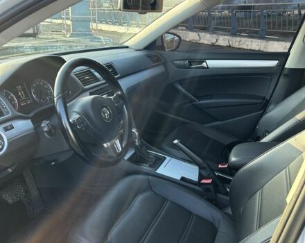 Білий Фольксваген Пассат, об'ємом двигуна 2.5 л та пробігом 240 тис. км за 8500 $, фото 5 на Automoto.ua