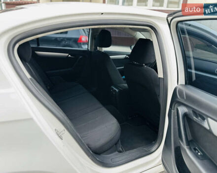 Білий Фольксваген Пассат, об'ємом двигуна 1.6 л та пробігом 285 тис. км за 10700 $, фото 7 на Automoto.ua