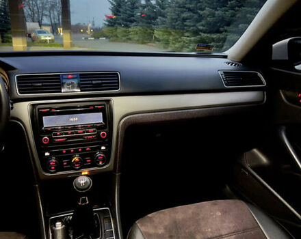 Белый Фольксваген Пассат, объемом двигателя 2.5 л и пробегом 295 тыс. км за 7999 $, фото 34 на Automoto.ua