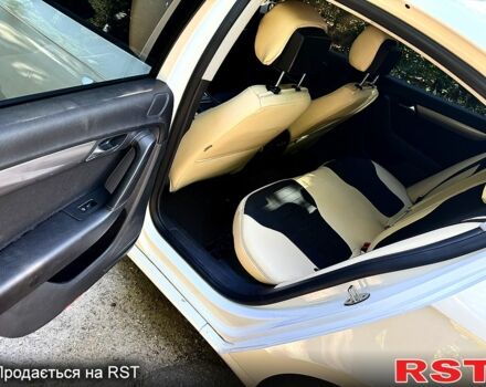 Білий Фольксваген Пассат, об'ємом двигуна 1.8 л та пробігом 264 тис. км за 10000 $, фото 6 на Automoto.ua