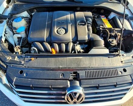 Білий Фольксваген Пассат, об'ємом двигуна 2.5 л та пробігом 233 тис. км за 10800 $, фото 12 на Automoto.ua