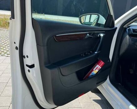 Белый Фольксваген Пассат, объемом двигателя 1.97 л и пробегом 260 тыс. км за 10000 $, фото 5 на Automoto.ua