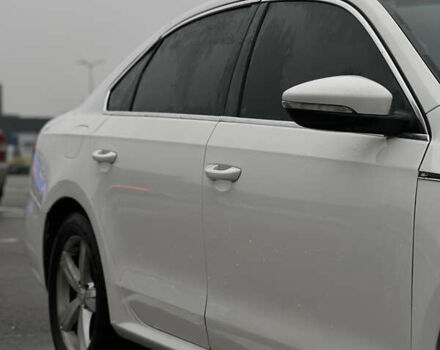 Белый Фольксваген Пассат, объемом двигателя 2.5 л и пробегом 241 тыс. км за 8700 $, фото 11 на Automoto.ua