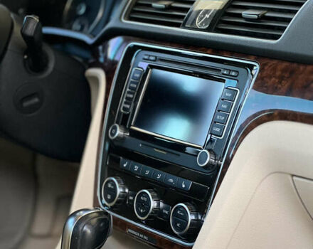 Белый Фольксваген Пассат, объемом двигателя 2 л и пробегом 266 тыс. км за 10699 $, фото 14 на Automoto.ua