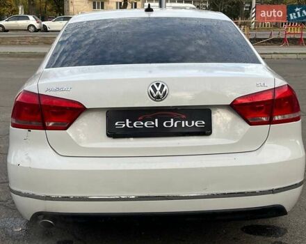Білий Фольксваген Пассат, об'ємом двигуна 2.48 л та пробігом 300 тис. км за 8599 $, фото 4 на Automoto.ua