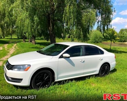 Белый Фольксваген Пассат, объемом двигателя 2.5 л и пробегом 300 тыс. км за 10000 $, фото 3 на Automoto.ua