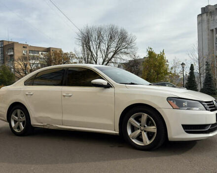 Білий Фольксваген Пассат, об'ємом двигуна 2.48 л та пробігом 237 тис. км за 9500 $, фото 6 на Automoto.ua