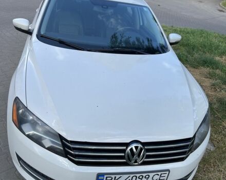 Білий Фольксваген Пассат, об'ємом двигуна 2.5 л та пробігом 130 тис. км за 10500 $, фото 2 на Automoto.ua