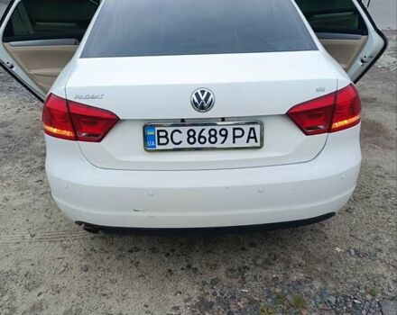 Білий Фольксваген Пассат, об'ємом двигуна 2.5 л та пробігом 223 тис. км за 10400 $, фото 4 на Automoto.ua